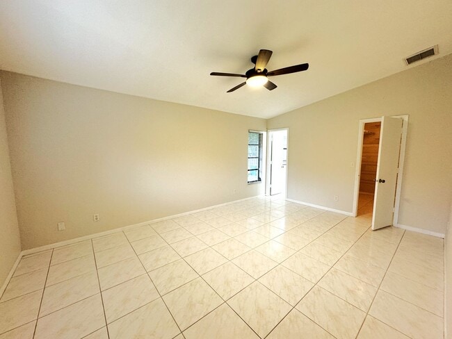 Building Photo - ** NORTH NAPLES ** 3 BED / 2 BATH - FENCED YARD - NO HOA! - PET OK - ANNUAL RENTAL