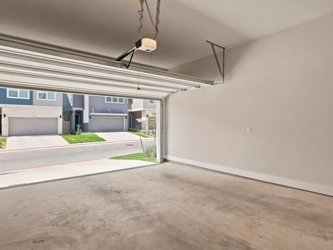Building Photo - 610 Terrier Trl