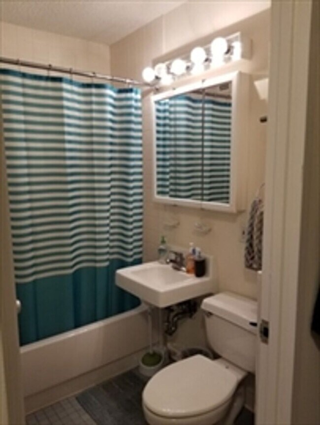 Building Photo - 44 Washington St