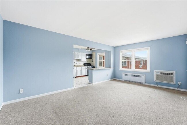Building Photo - 1400 70th St
