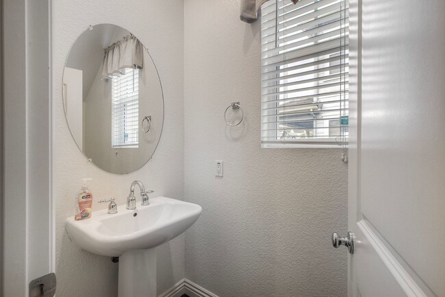 Building Photo - Charming Lake Rancho Viejo Home – Beautiful, Peaceful & Conveniently Located!