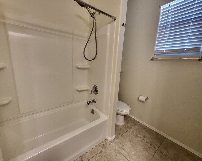 Building Photo - 3 Bedroom 2 Bathroom Magma Ranch Home