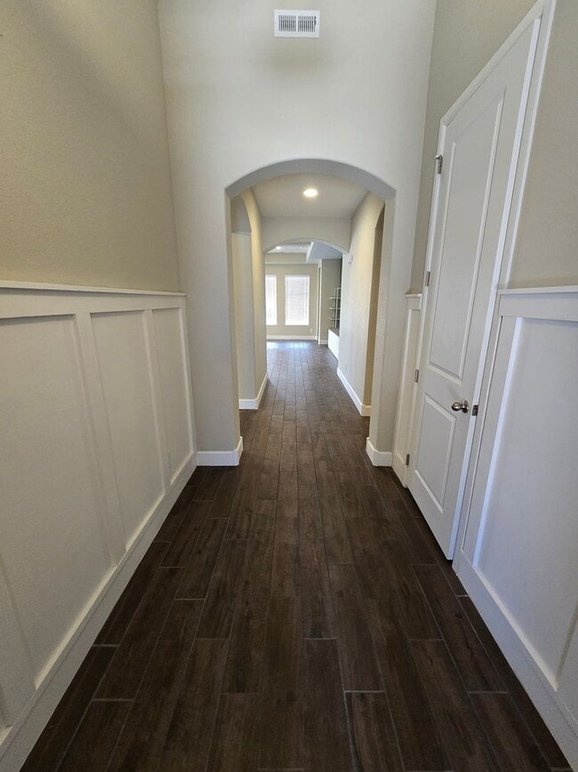 Building Photo - COMING SOON! Beautiful 4 bed, 3.5 bath in ...