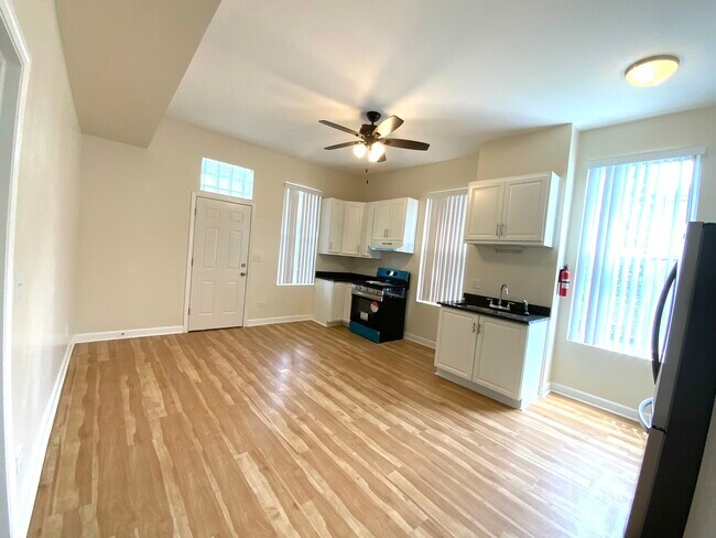 Building Photo - 803 S Karlov Ave