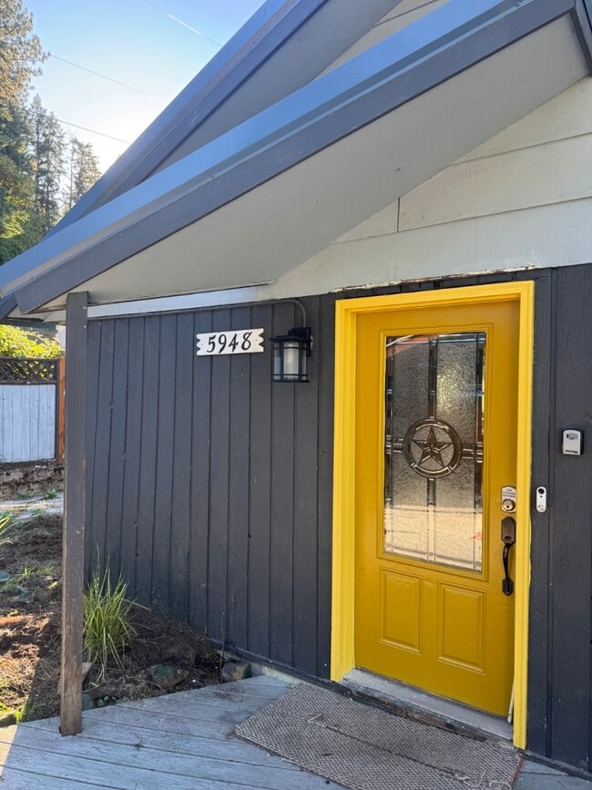 Building Photo - 5948 E Yellowstone Trail