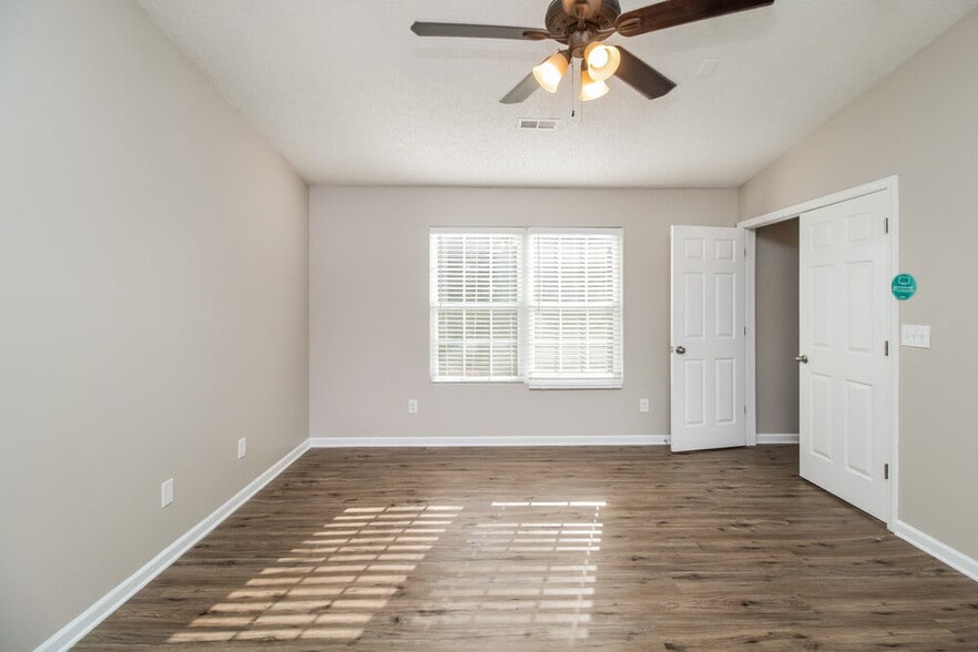 Building Photo - 5874 Mahogany Pl SW
