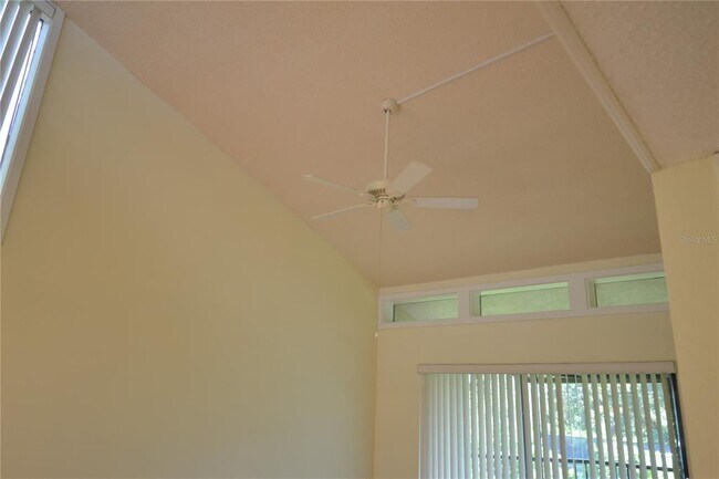 Building Photo - 226 Woodlake Wynde