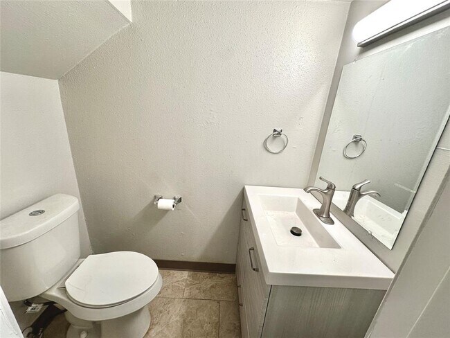 Building Photo - 3822 Southway Dr