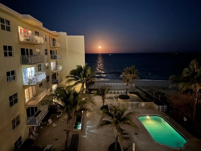 Building Photo - 1/1 Condo on the Beach