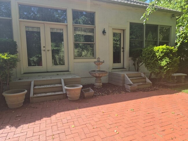 Building Photo - 6237 Muirloch Ct S