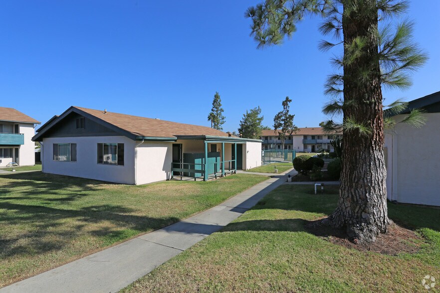Whispering Pines Apartments 1040 S Hale Ave Escondido CA 92029