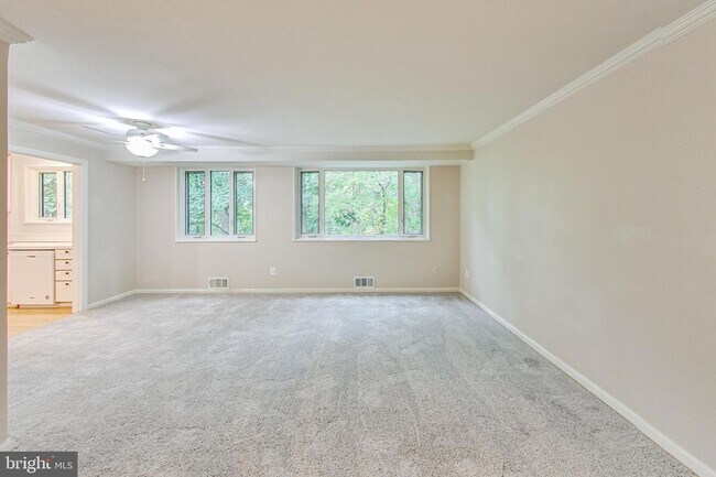 Building Photo - 10501 Montrose Ave