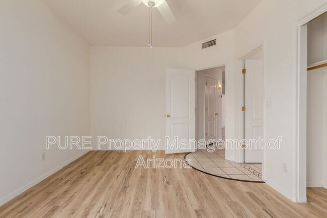 Building Photo - 9151 W Greenway Rd