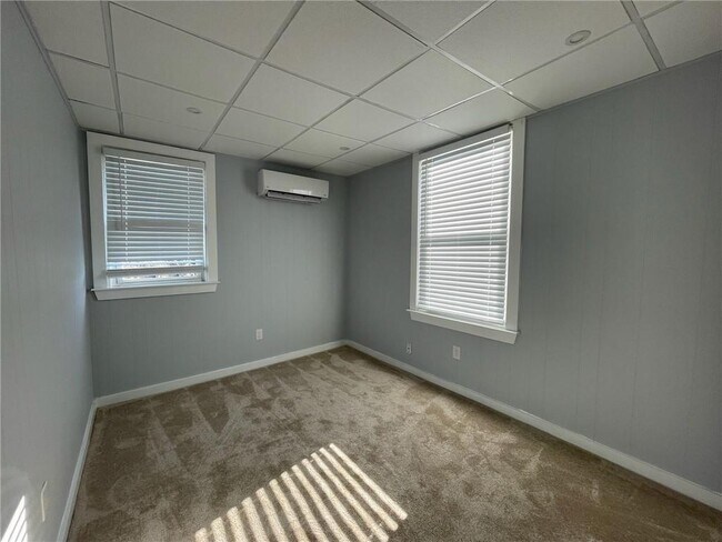 Building Photo - 40-40 Freebody St