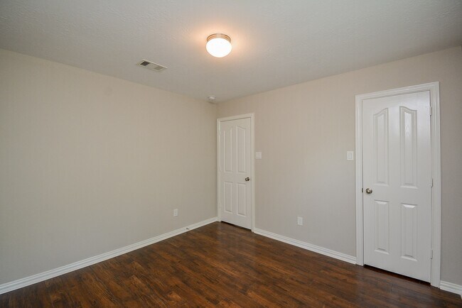 Building Photo - 6003 Hickory Hollow Dr