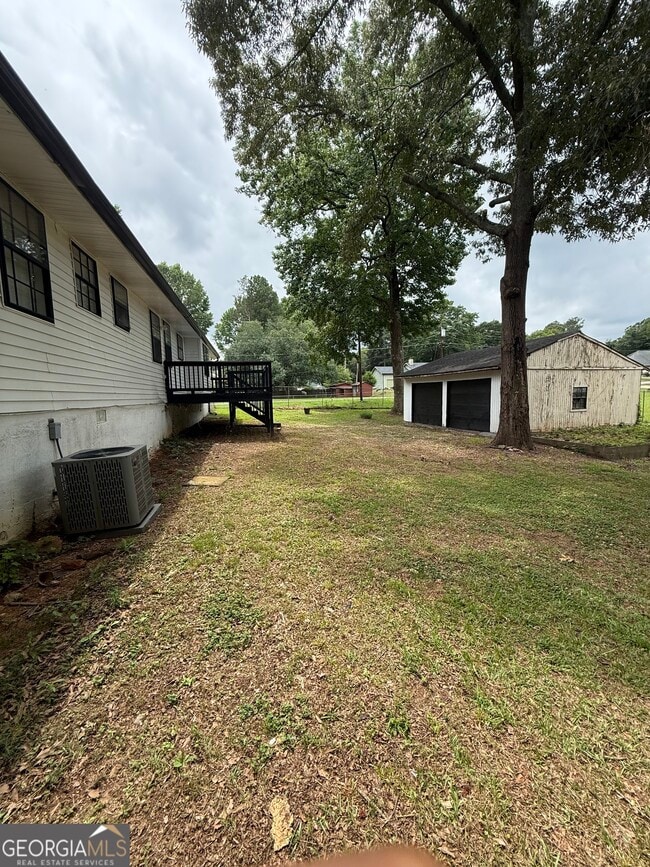 Building Photo - 6379 Skyline Dr