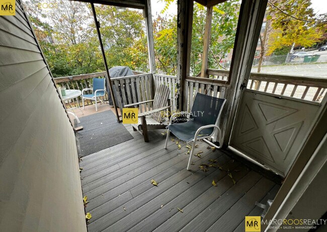 Building Photo - 205 Hillside St