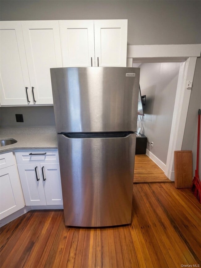 Building Photo - 52 Maple Pl