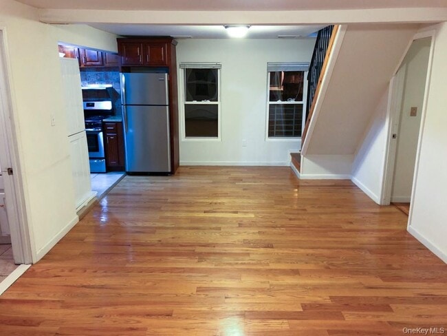 Building Photo - 122 Combs Ave