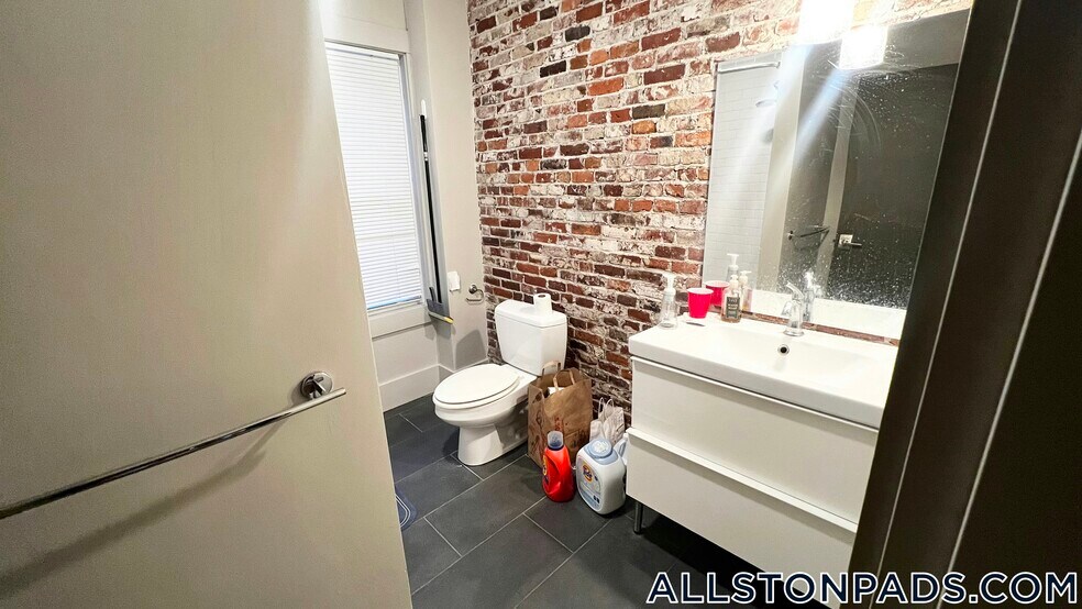 Building Photo - 23 Greylock Rd