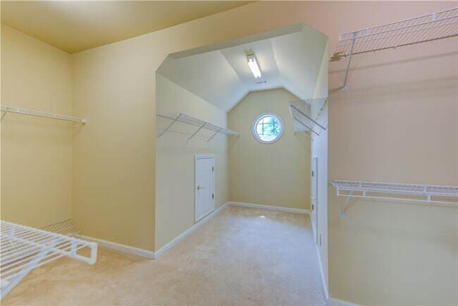 Building Photo - 110 Jilstone Ct