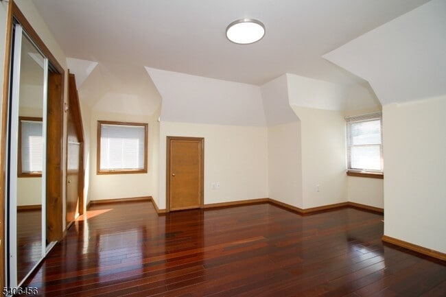 Building Photo - 172 S Morris St