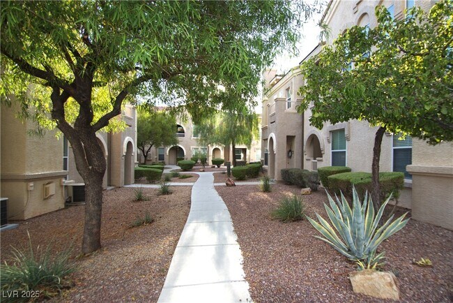 Building Photo - 10550 W Alexander Rd