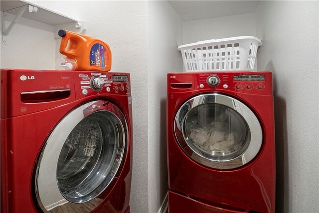 Building Photo - 2903 McLaren Dr