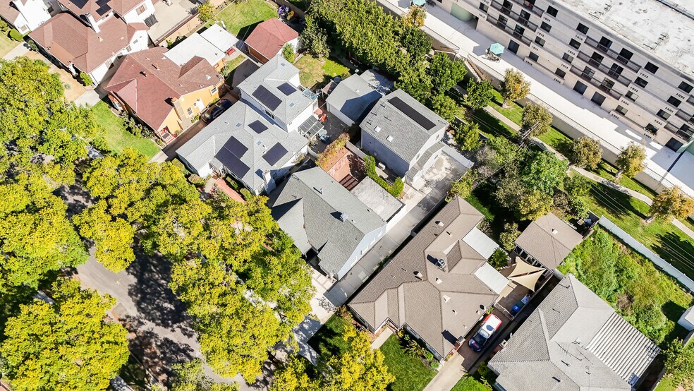 Building Photo - 3938 S Victoria Ave