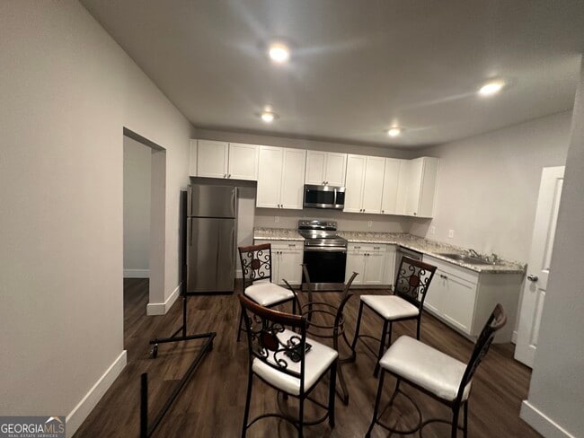 Building Photo - 370 Crestbrook Ln