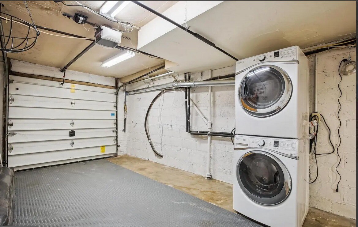 Building Photo - 1770 Hobart St NW