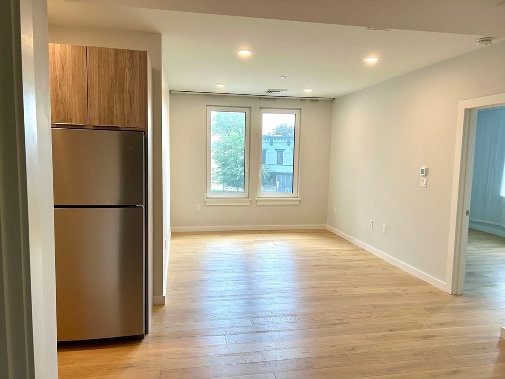 Building Photo - 63 Bow St