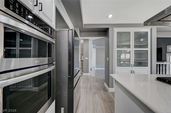 Building Photo - 3800 Beacon Point St