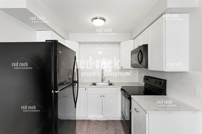 Building Photo - 2424 E Diamond Ave