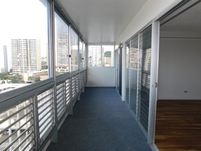 Building Photo - Spacious 2-Bedroom 1-Bath and 1-Parking at...