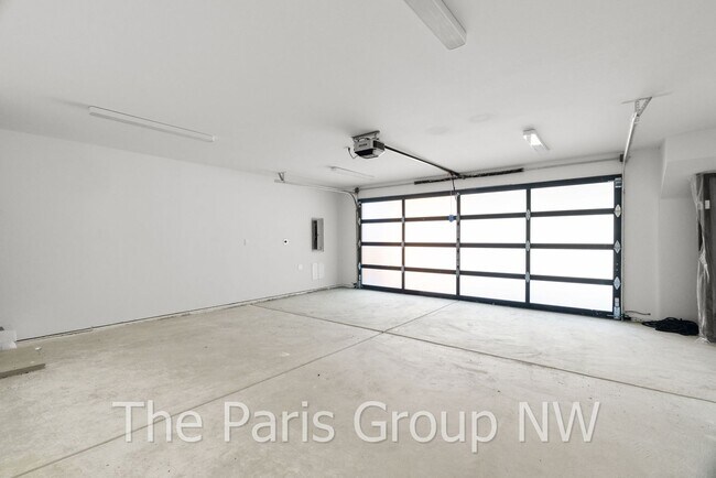 Building Photo - Stunning 2024 Built Downtown Kirkland Luxe Home for Rent! 3br/3.5ba/2410sf