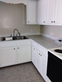 Building Photo - 1724 Cedar Lake Dr