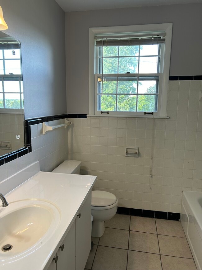 Full bath - 229 Riverside Dr