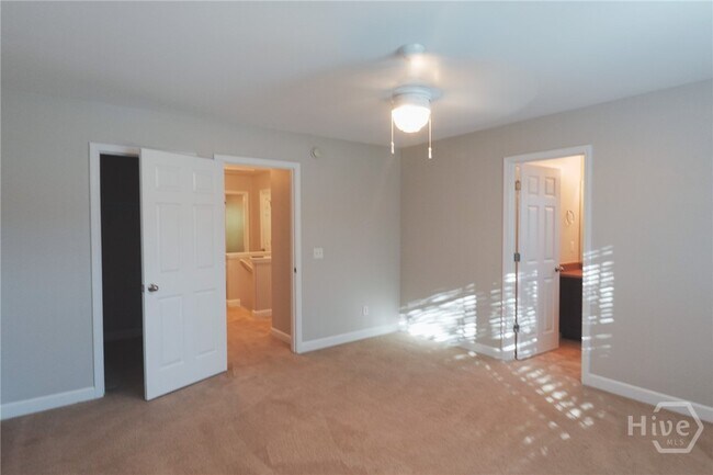 Building Photo - 260 Summer Hill Way