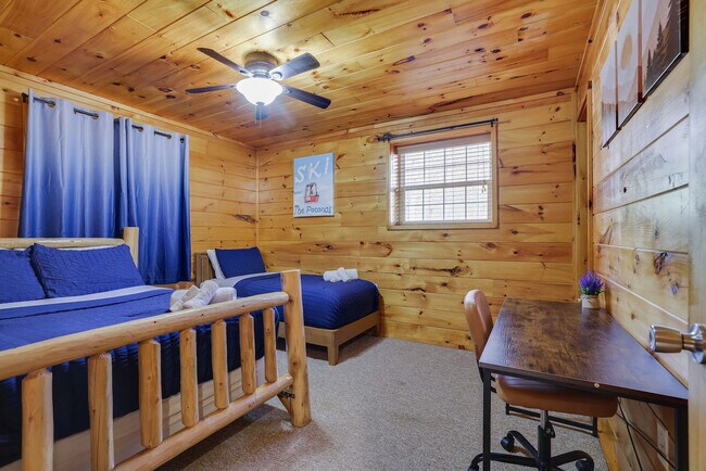 Building Photo - 255 Hillary Dr W