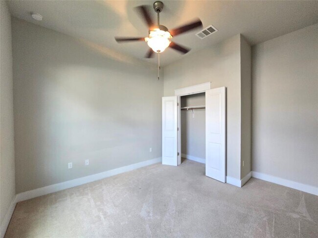 Building Photo - 13001 Hymeadow Dr