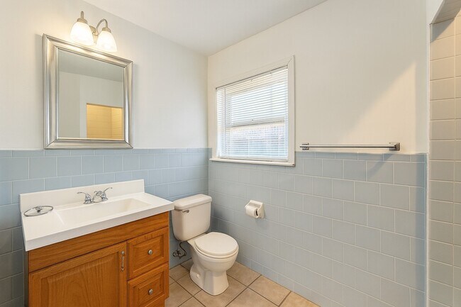 Building Photo - 4053 Silverwood Dr
