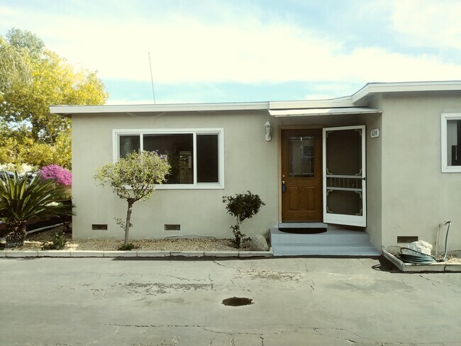 Primary Photo - 824 W Cully Dr