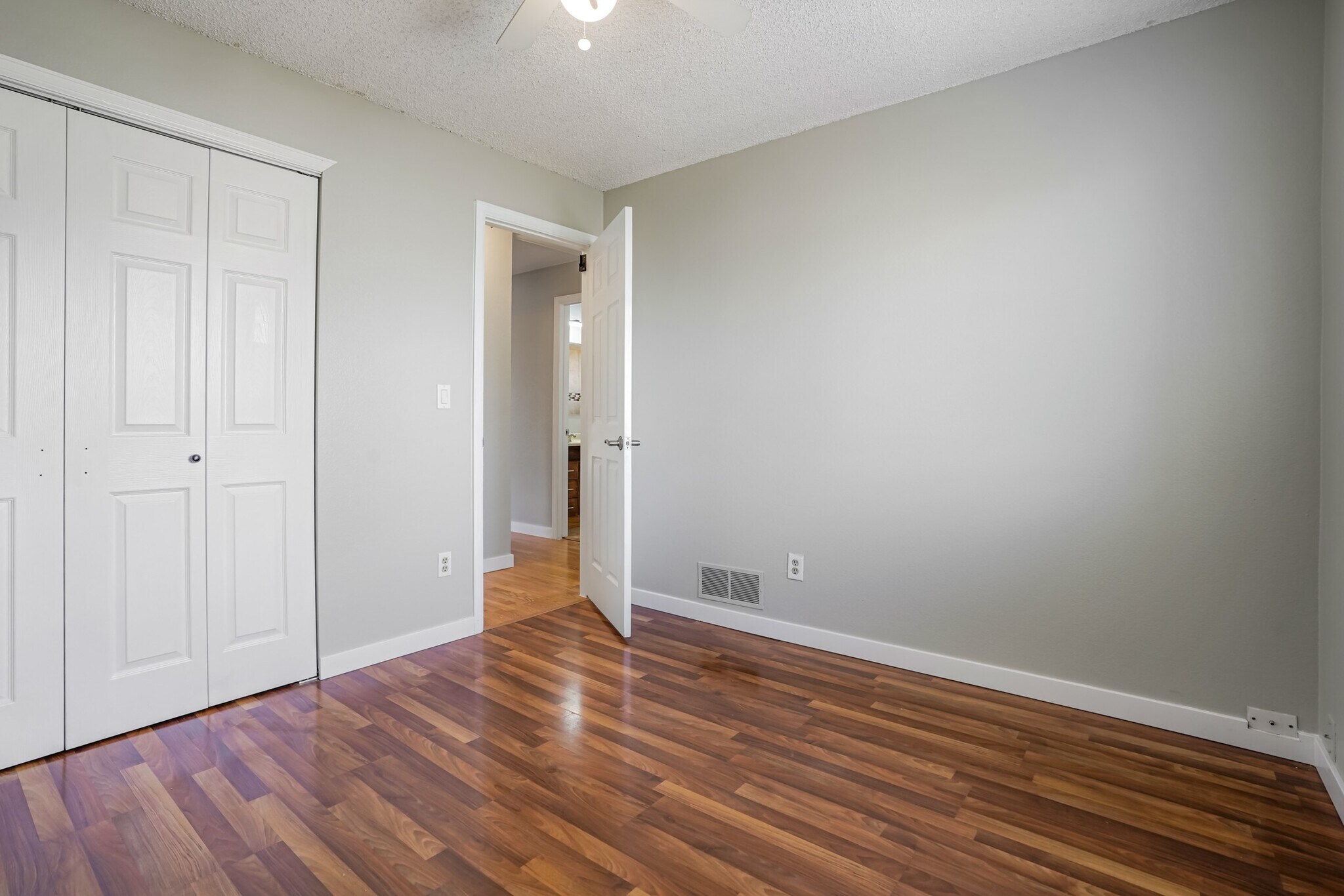 Building Photo - 1447 W 134th Dr