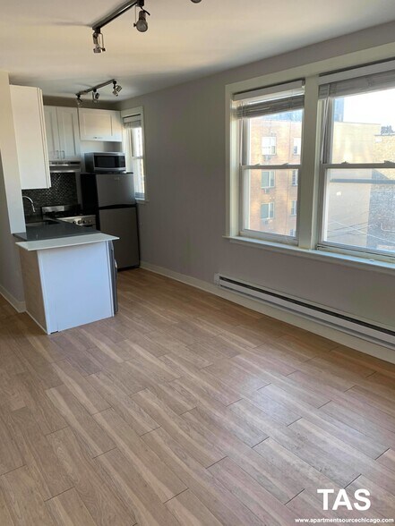 Building Photo - 511 W Belmont Ave