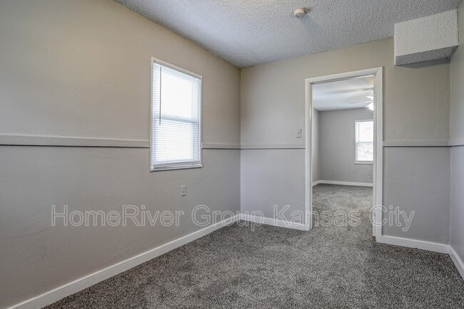 Building Photo - 831 Stewart Ave