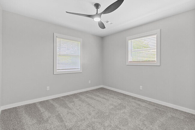 Building Photo - 809 Carson Dr