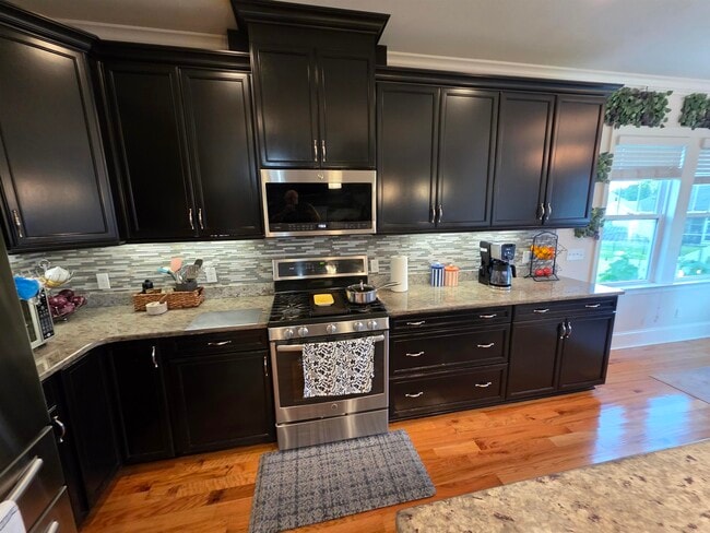 Building Photo - 2521 Lantana Ln