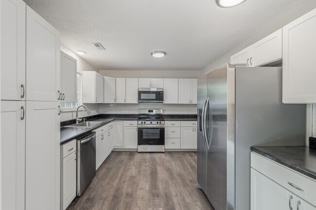 Building Photo - 2827 Shiloh Cir