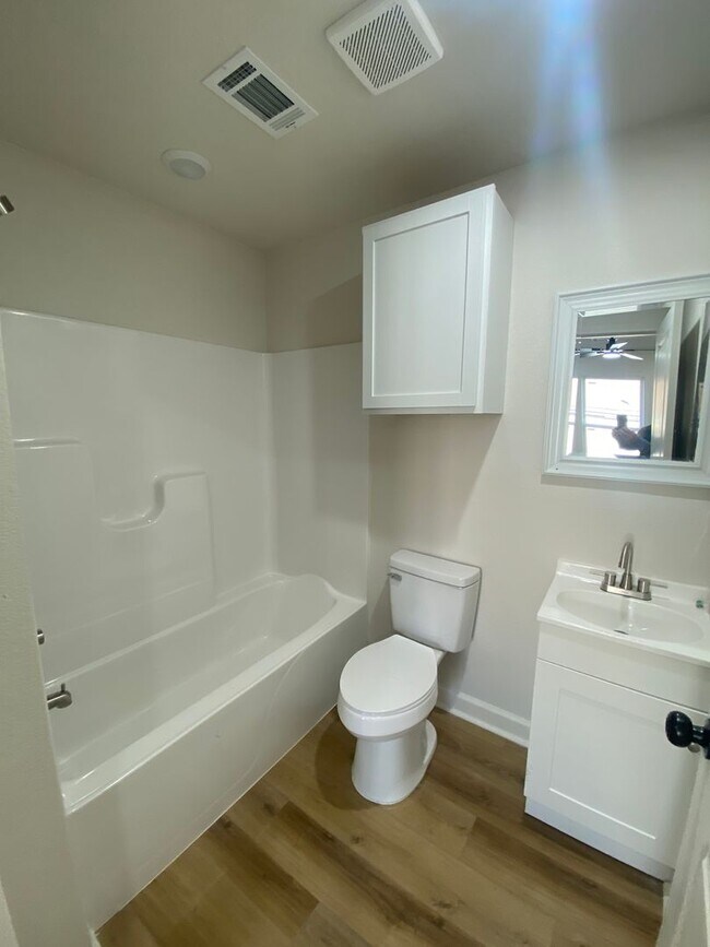 Building Photo - 2110 Clark St